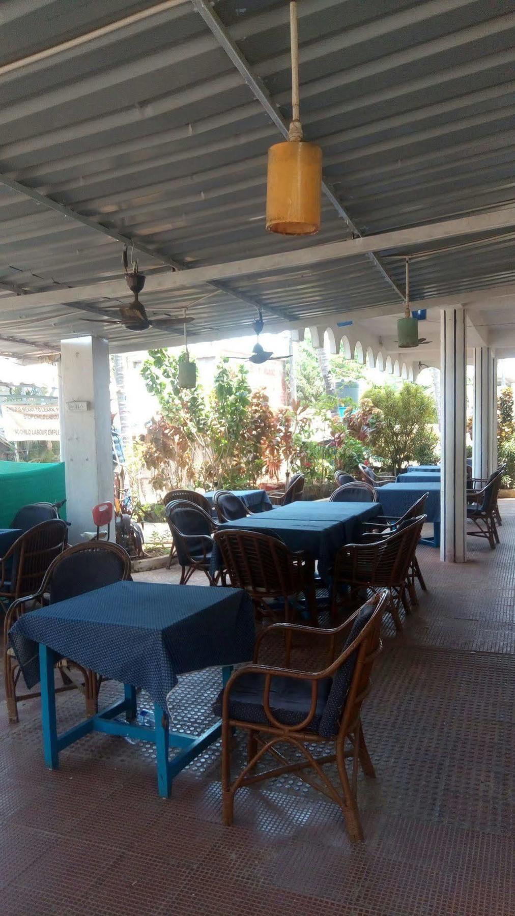 Hotel Shiva Ashvem Ashvem Beach Exteriör bild